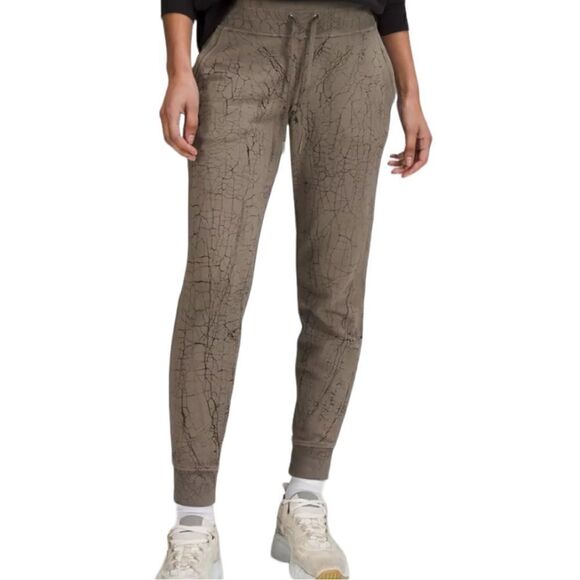 Lululemon Warm Up Jogger 7/8 Length in Thread Dye Rover Black - Picture 3 of 9